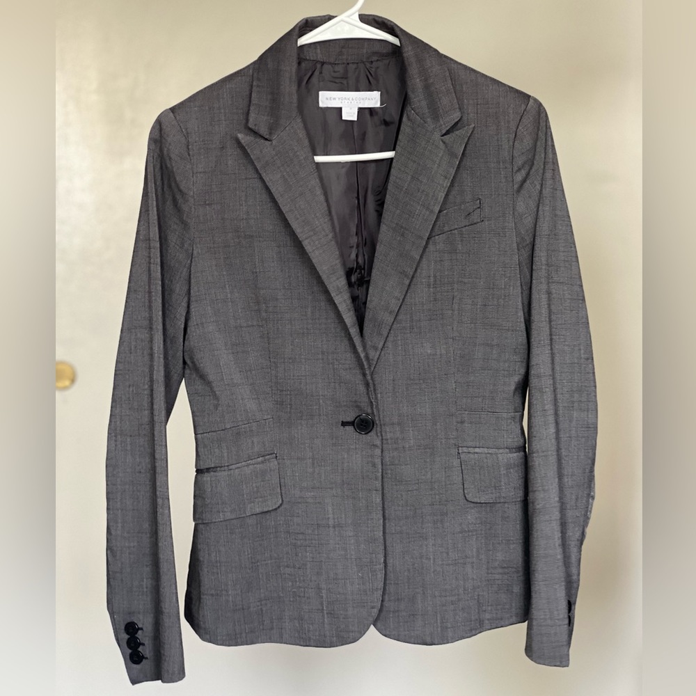 New York & Company gray pant suit, stretch, 6P